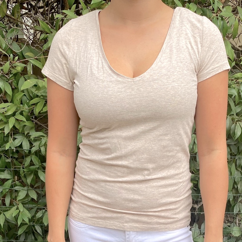 Basic v neck tee